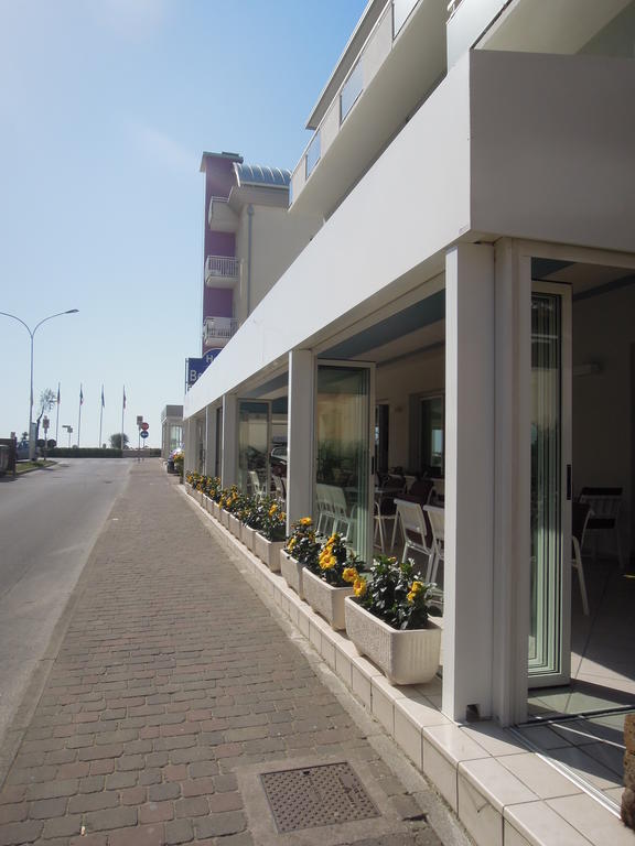 Hotel Benvenuto Caorle Bagian luar foto