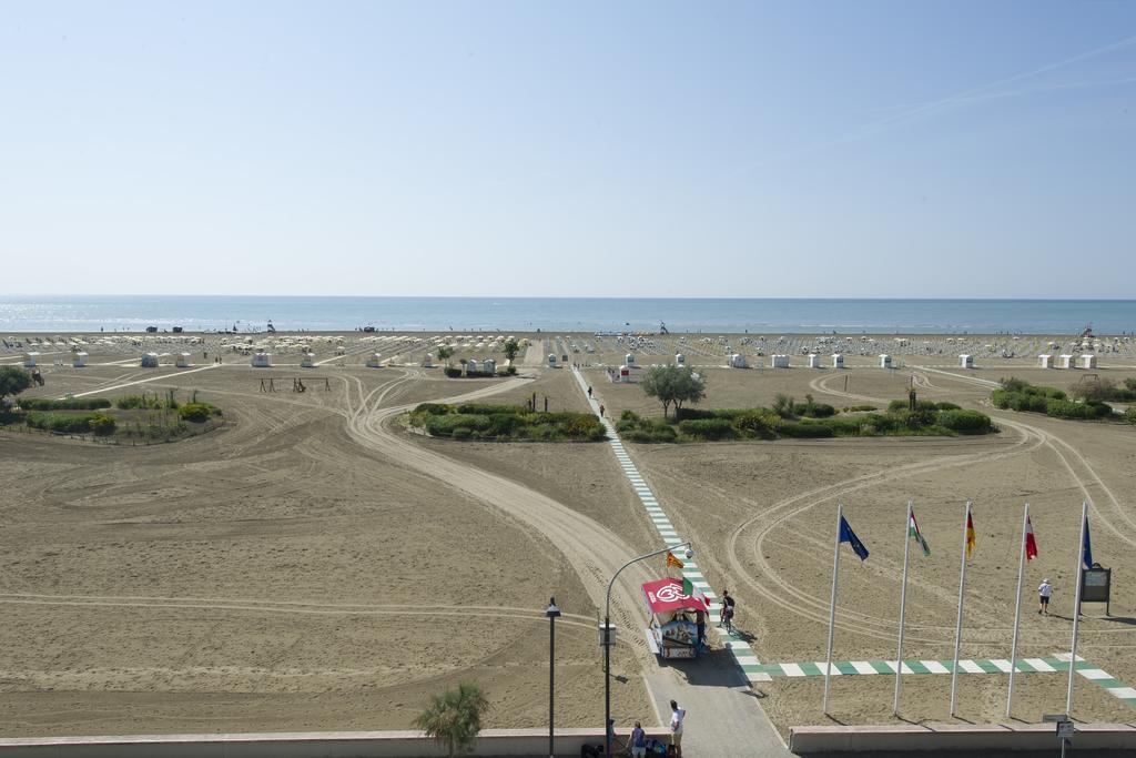 Hotel Benvenuto Caorle Bagian luar foto